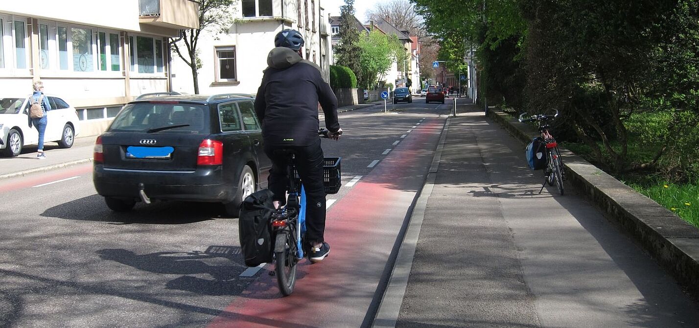 Schmaler Radschutzstreifen in der Burgstraße Schmaler Radschutzstreifen in der Burgstraße