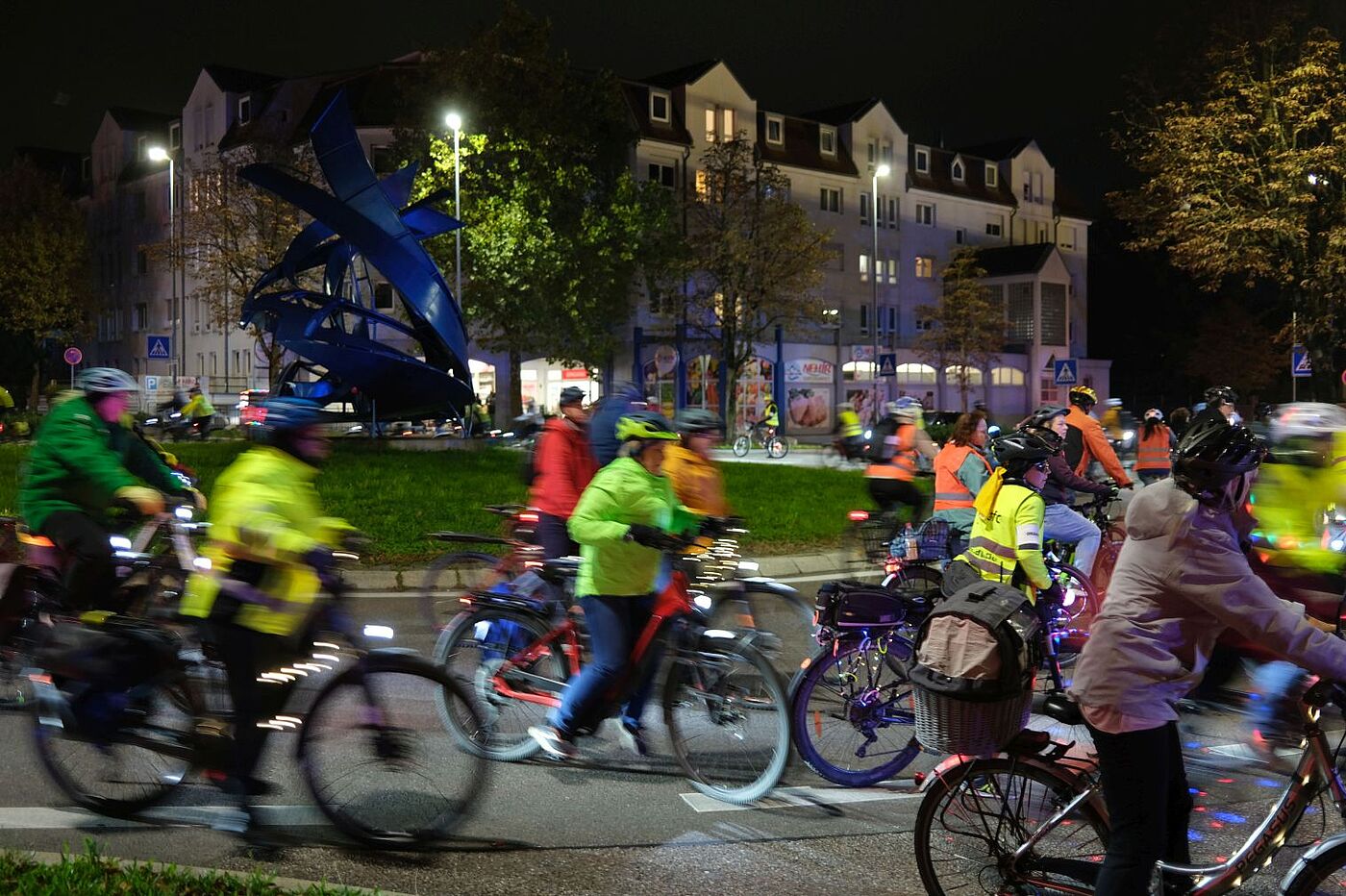 ADFC-BikeNight 2025 (Kreisverkehr "Strudel", Göppingen) ADFC-BikeNight 2025 (Kreisverkehr "Strudel", Göppingen)