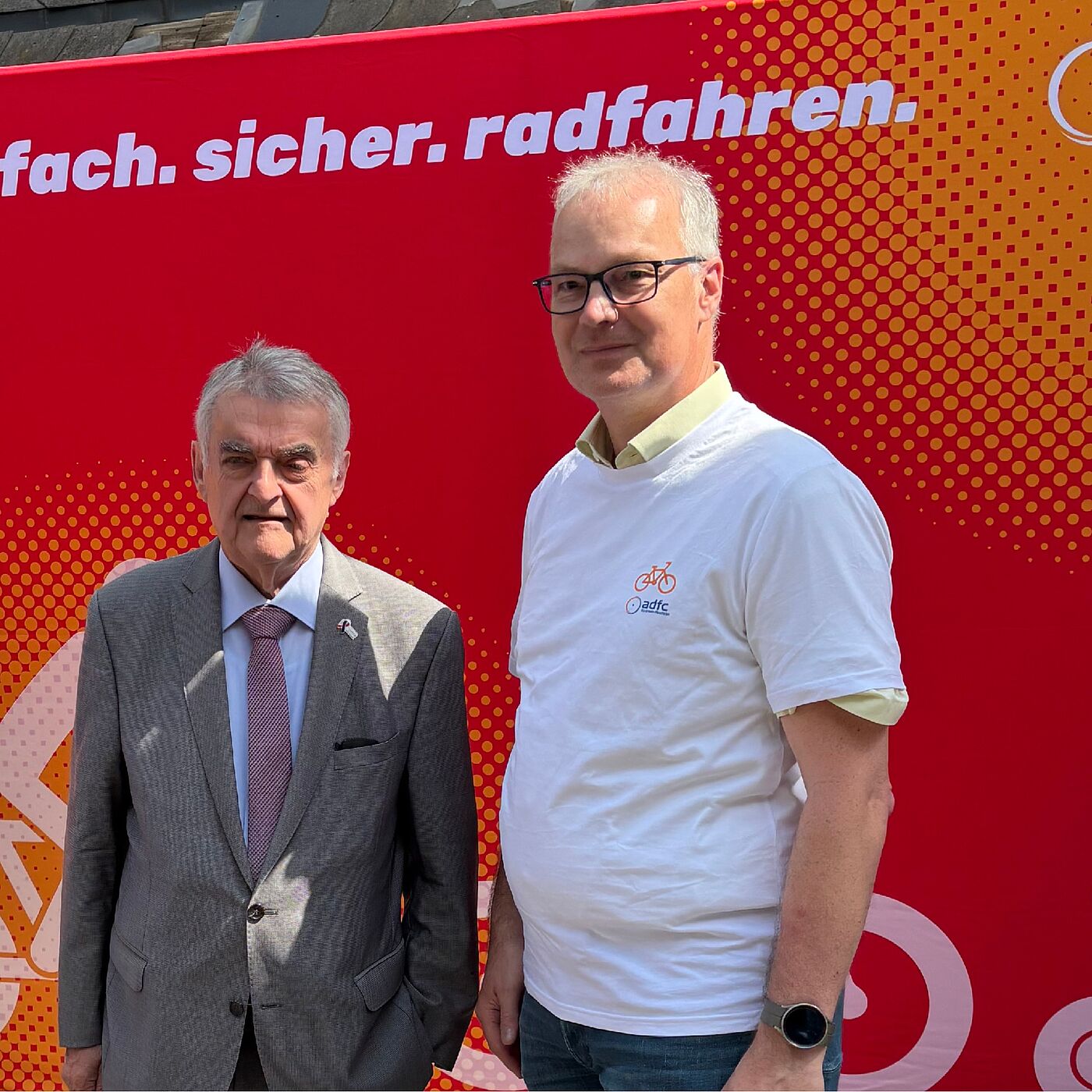 Herbert Reul (Innenminister NRW) im Gespräch mit Marc Zietan (ADFC Landesvorstand) zur Radverkehrssicherheit im Land. 