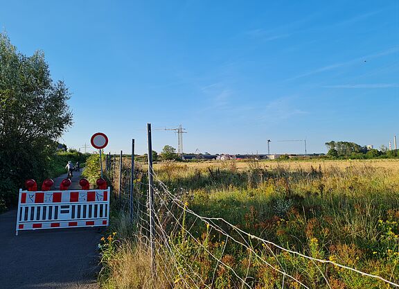 Radweg an der BAB A8 bei Saarlouis