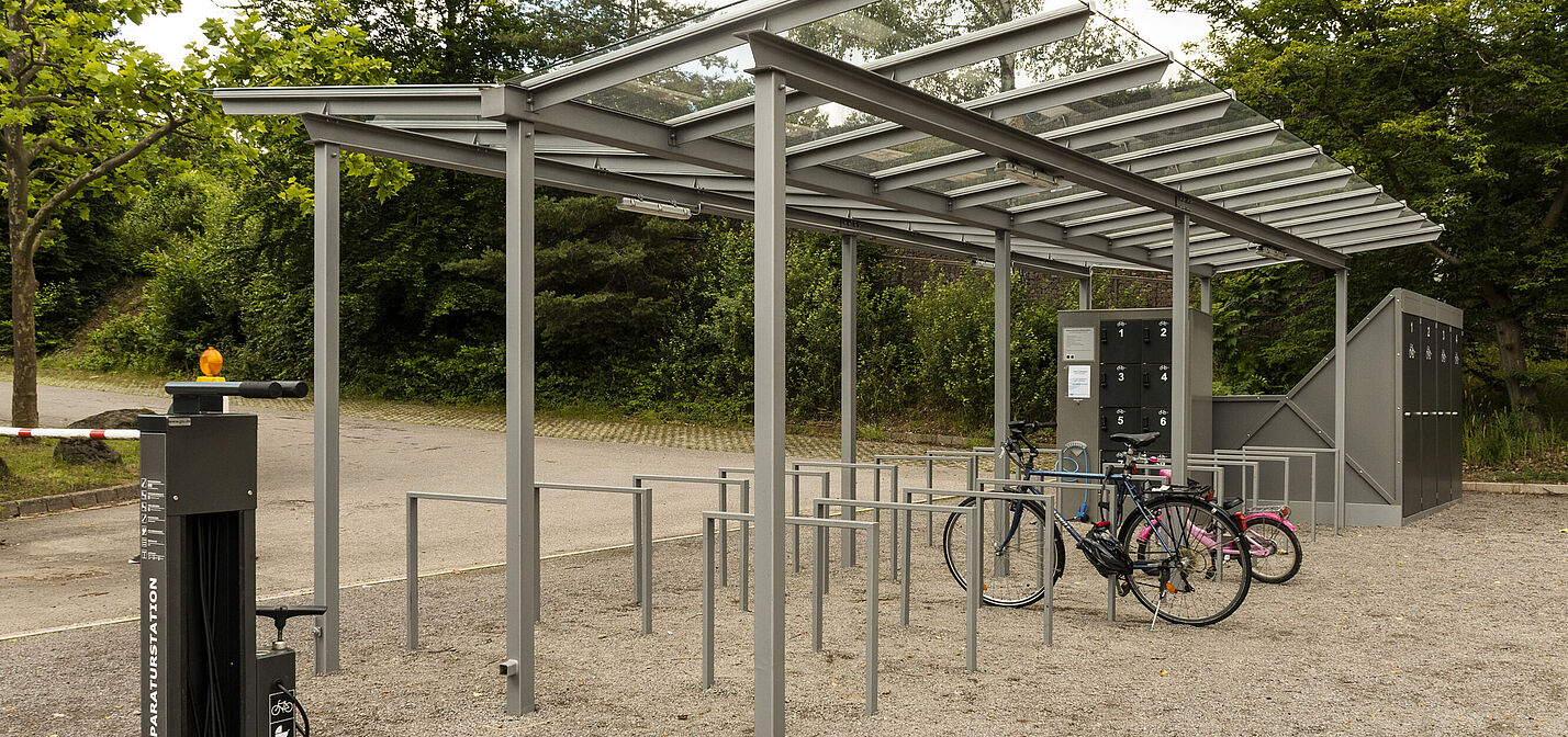 Fahrradabstellanlage UdS Radabstellanlage. Aber: Neue Radwege braucht das Land