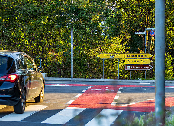 Die Einmüdung der Ostertalstraße in die Landstraße 124 nach Ottweiler. 