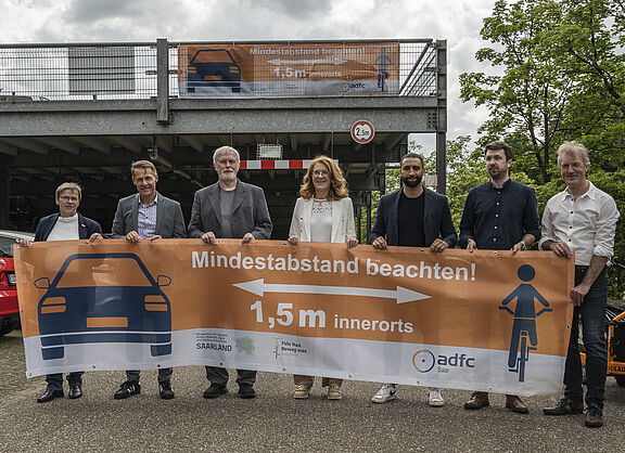 Banneraktion Überholabstand 1,5 Meter