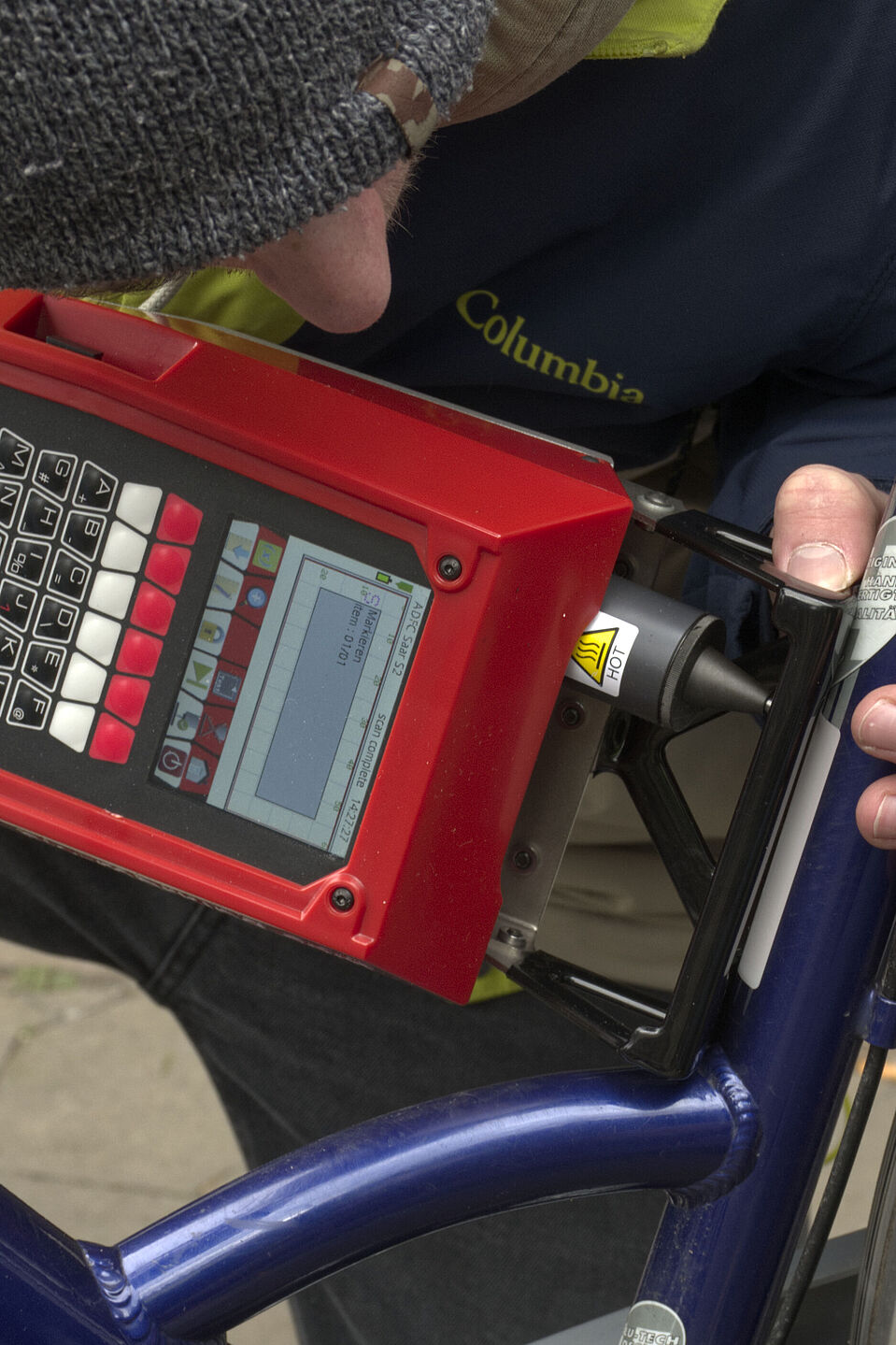 Der Code wird aufgebracht Der Code wird aufgebracht