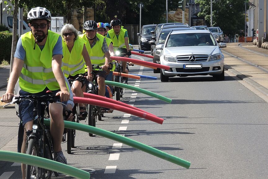 Saarbrücken Saarbrücken - Abstand mit Poolnoodles