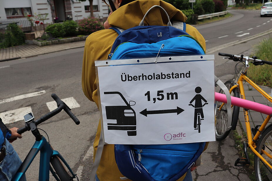 Überholabstand 1,5 Meter Mindestüberholabstand 1,5 Meter innerorts